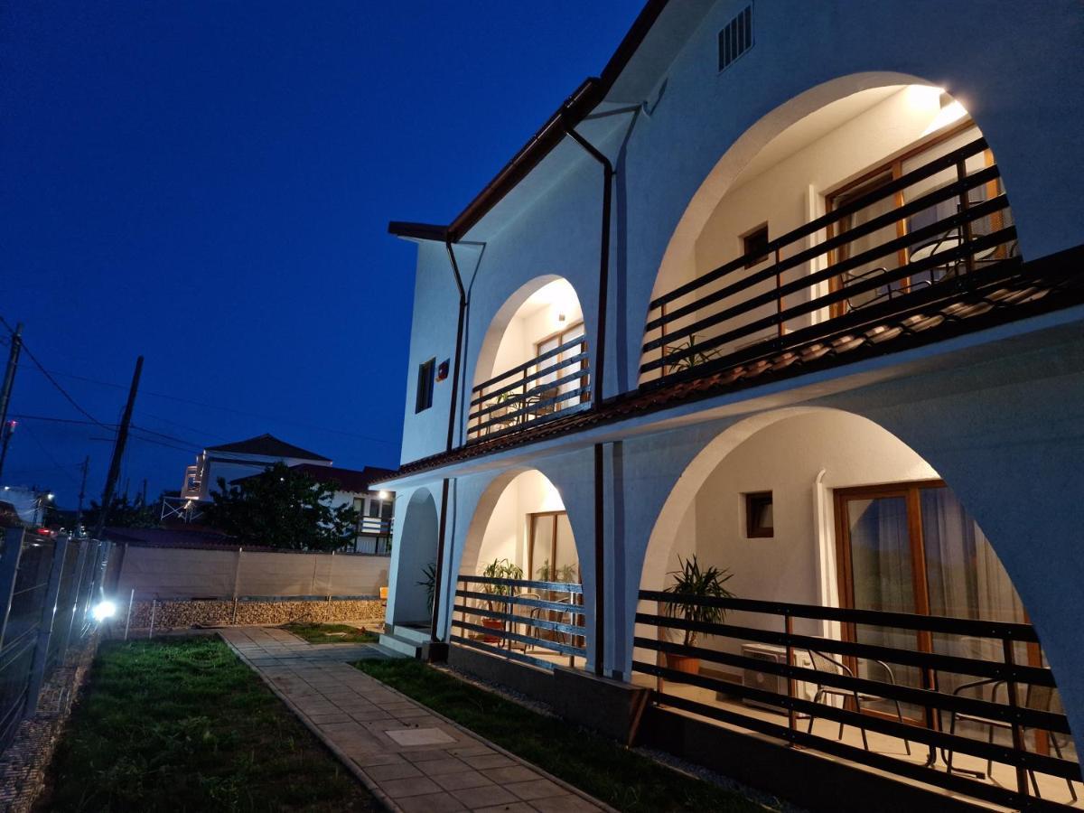 Yuka Hotel Vama Veche Eksteriør billede